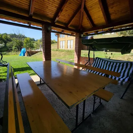 Vikendica Brvnara Marcetic Ferienhaus